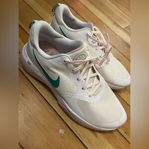 BRAND NEW - Nike White and Teal Sneakers